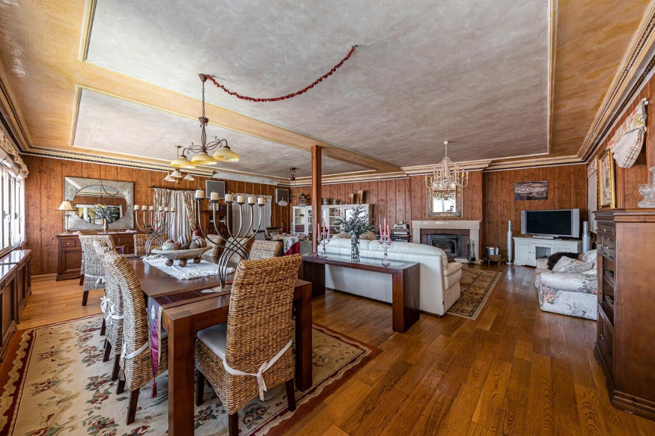 Waou Deluxe Cottage Titulcia Dış mekan fotoğraf