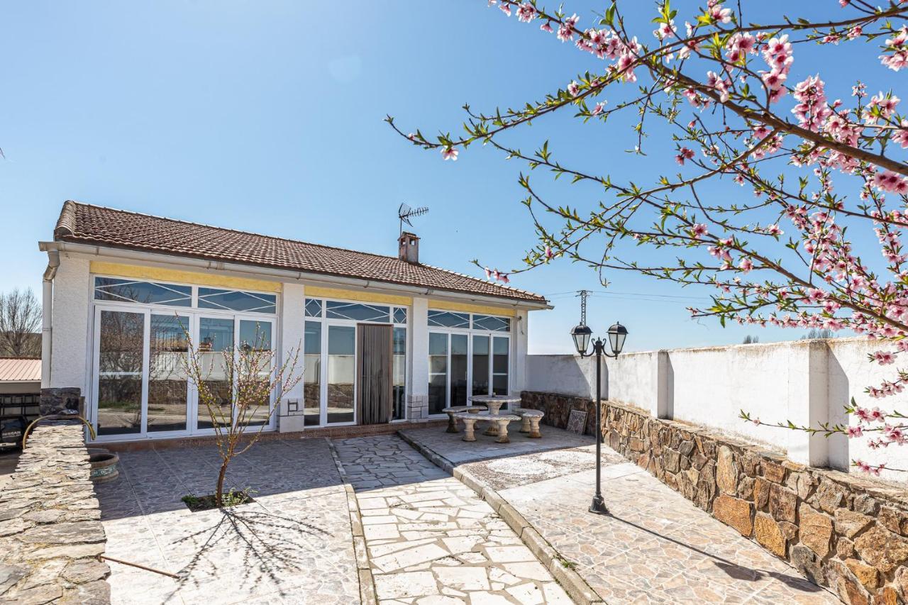 Waou Deluxe Cottage Titulcia Dış mekan fotoğraf